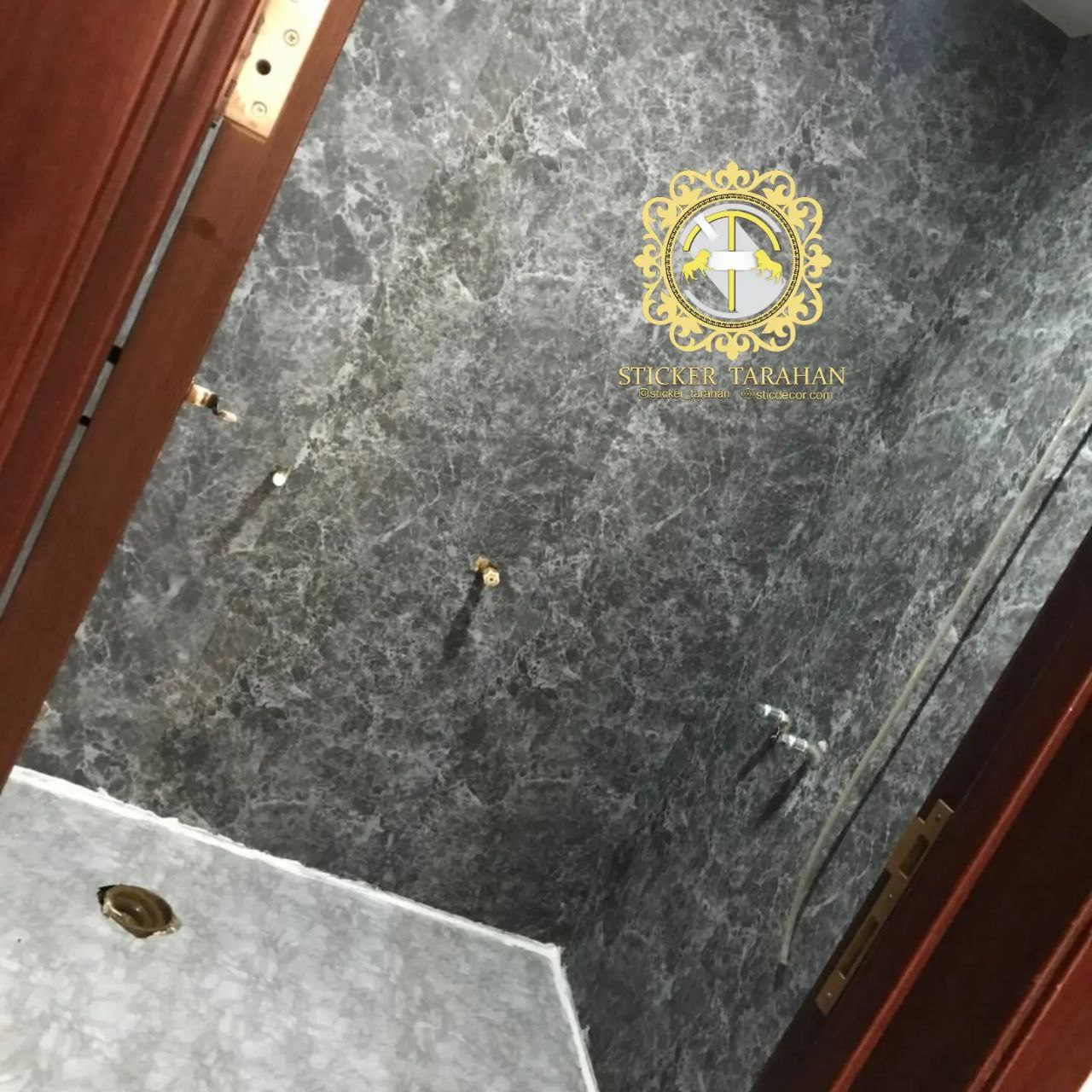 نمونه نصب برچسب کاشی 